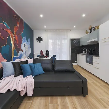 The Blue Iris Apartment Rom