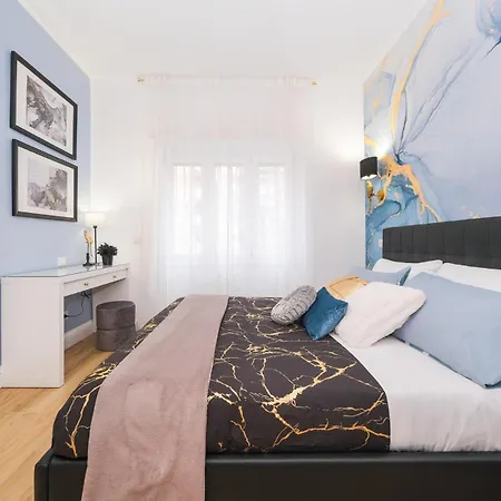 The Blue Iris * Roma